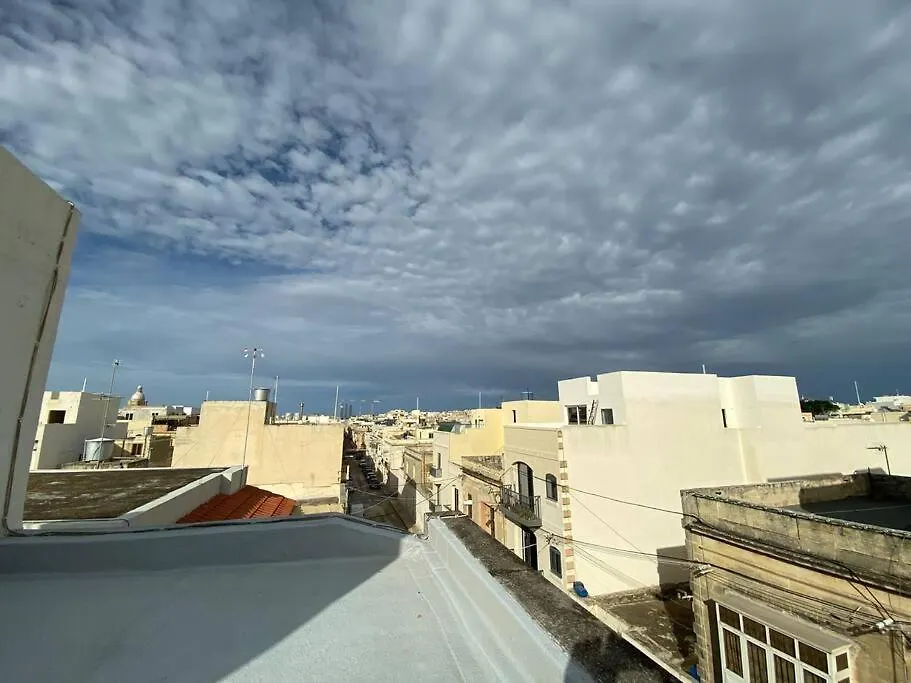 May Flower: Modern Flat Close To Airport/Bus Stops Tarxien 马耳他